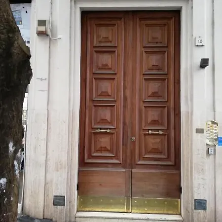 Landlord In Trastevere-2